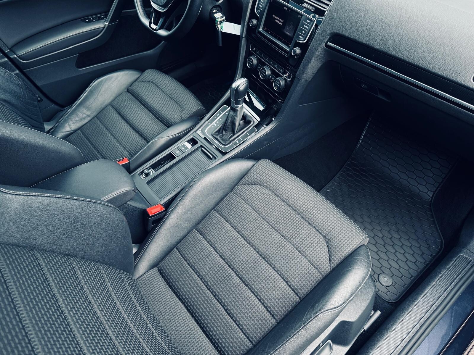 Volkswagen Golf - zdjęcie 13