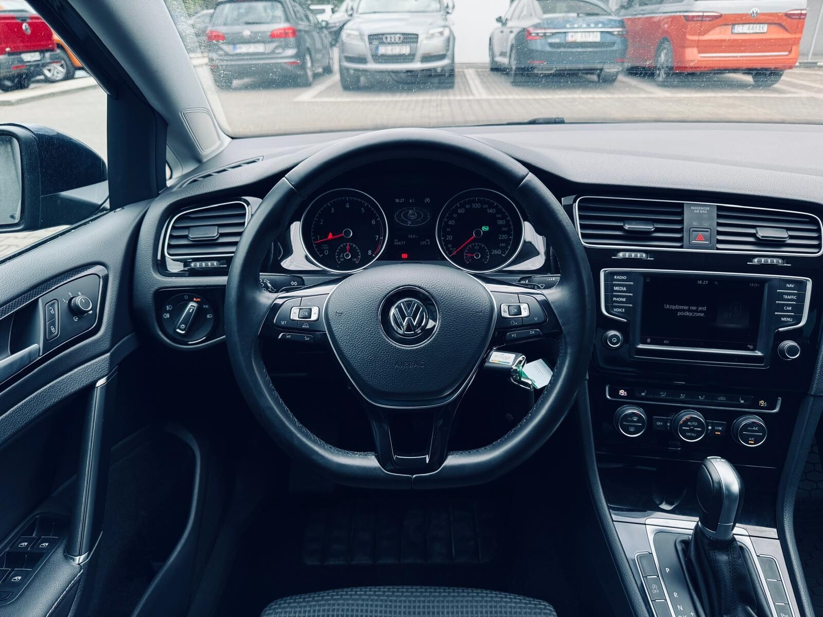 Volkswagen Golf - zdjęcie 16