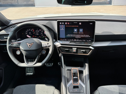 1.5 ETSI 150KM DSG Taiga Grey: Intelligent Drive, Kubełki, Sennheiser