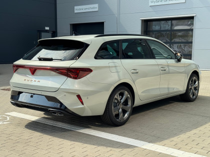 1.5 ETSI 150KM DSG Taiga Grey: Intelligent Drive, Kubełki, Sennheiser