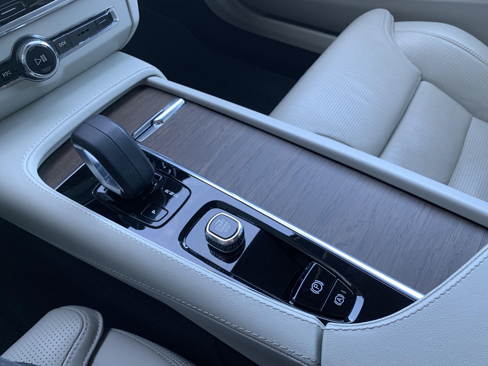 Volvo V90 Cross Country - zdjęcie 18