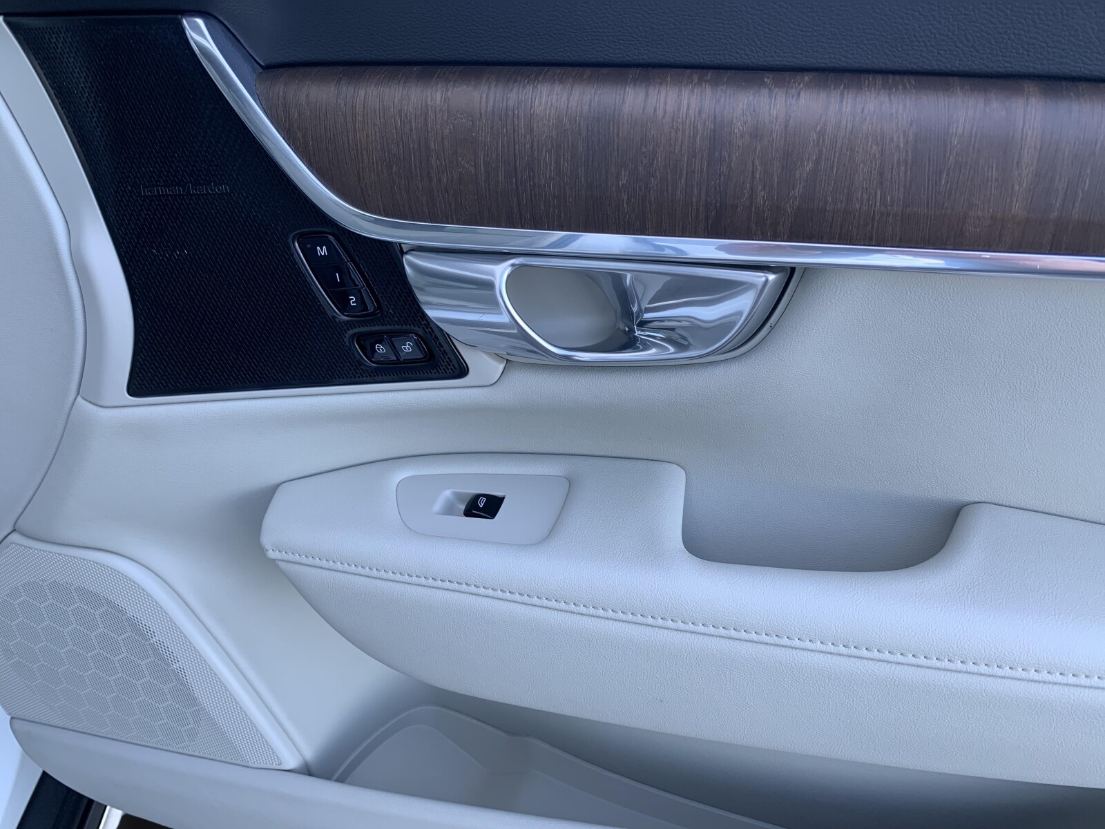 Volvo V90 Cross Country - zdjęcie 28