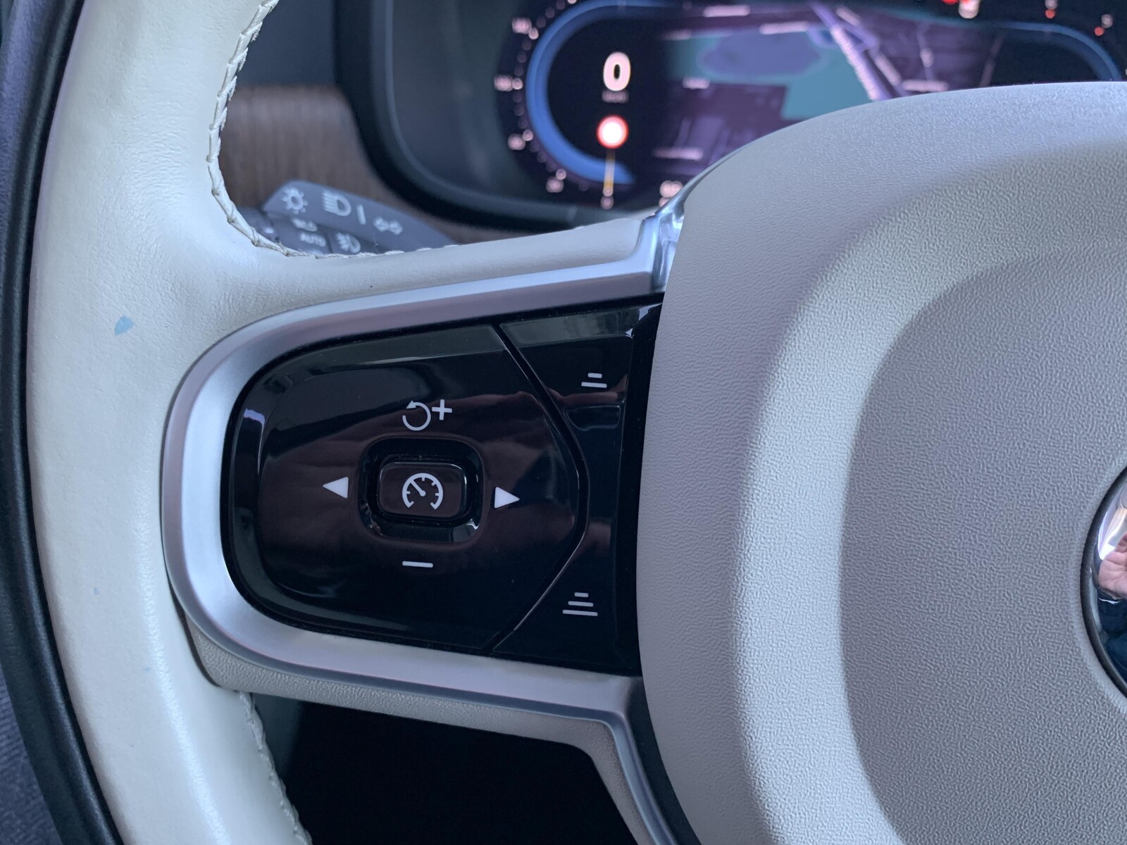 Volvo V90 Cross Country - zdjęcie 35