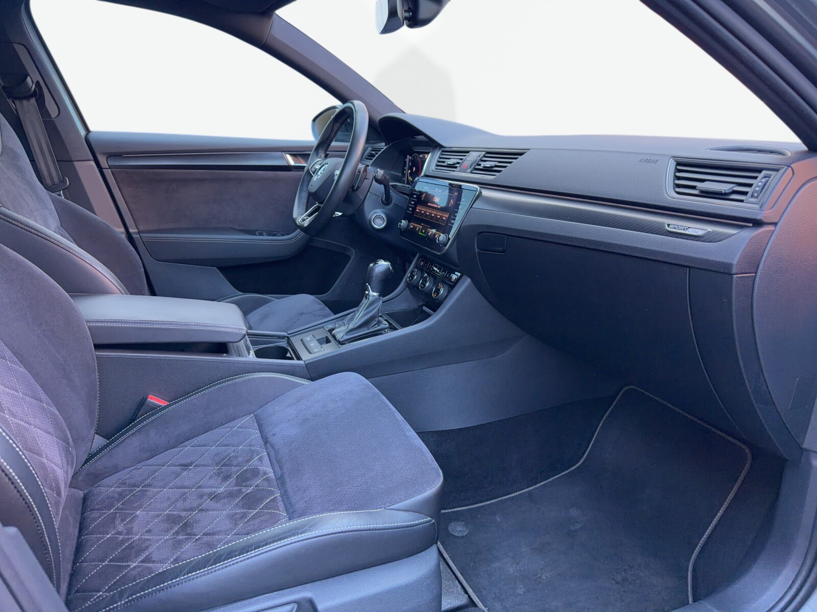 Škoda Superb - zdjęcie 40
