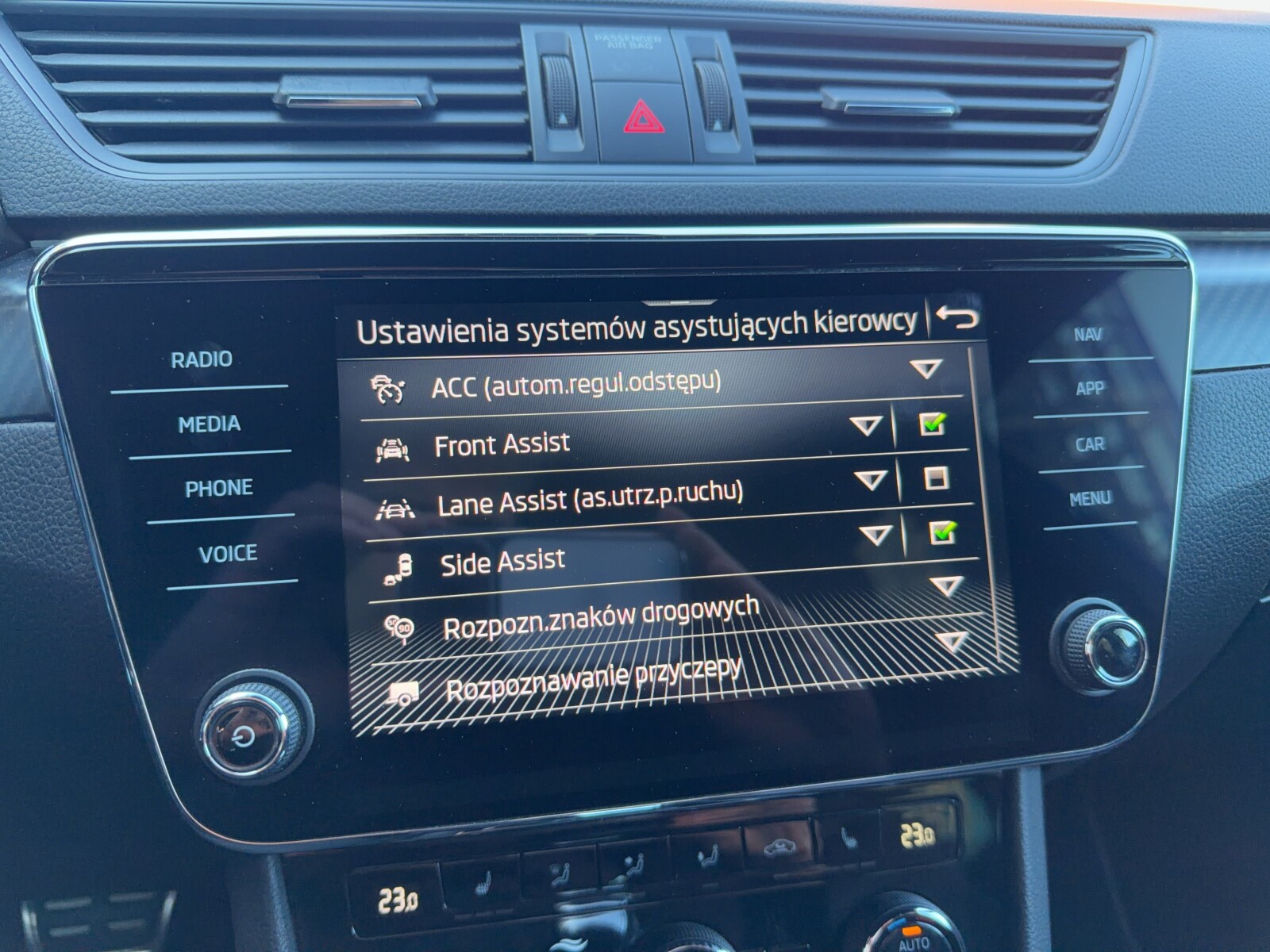 Škoda Superb - zdjęcie 29