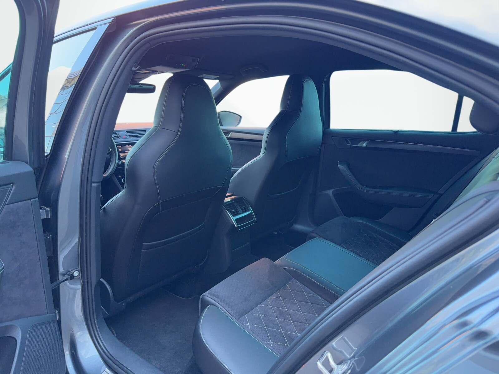 Škoda Superb - zdjęcie 35