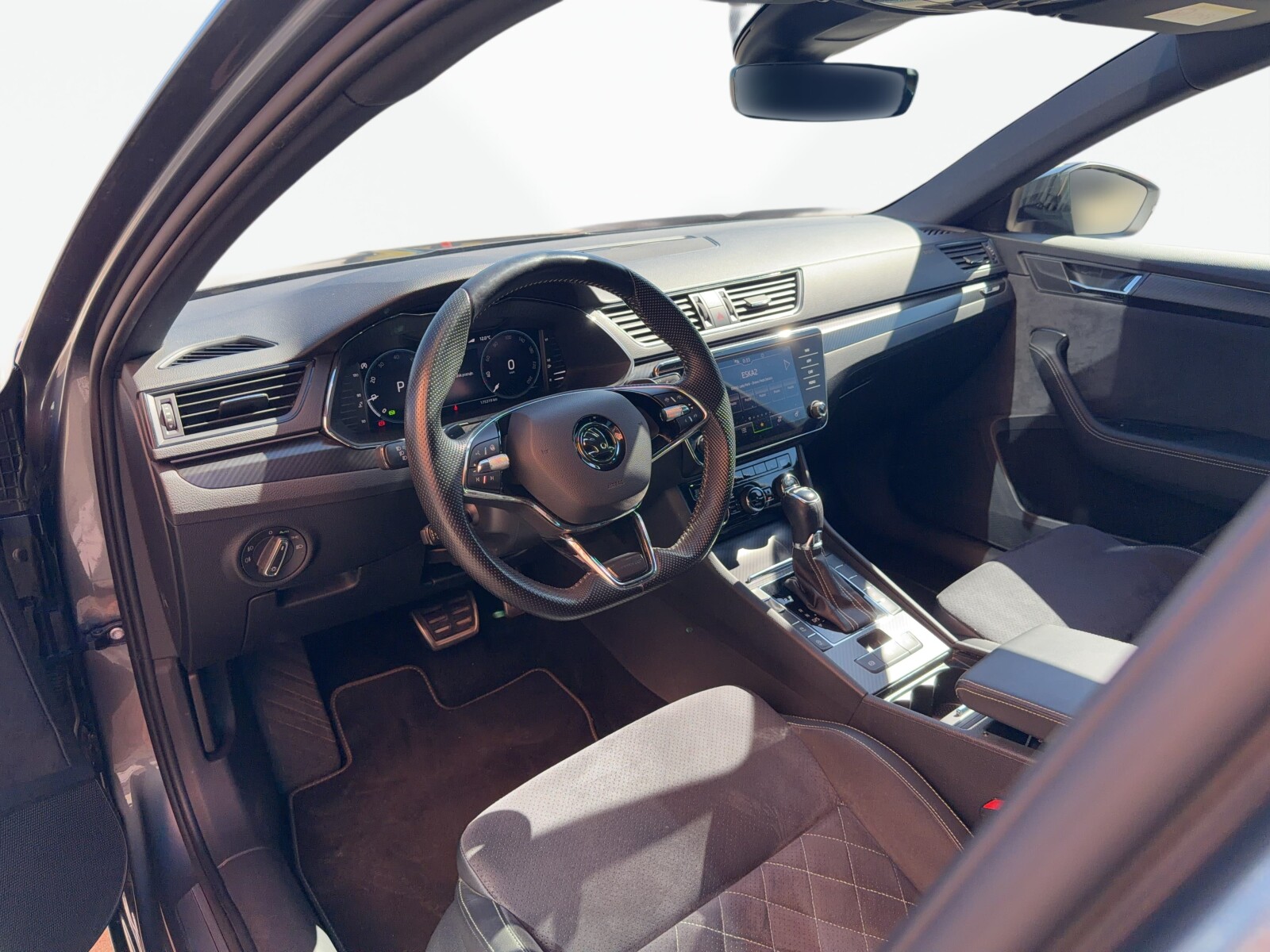 Škoda Superb - zdjęcie 9
