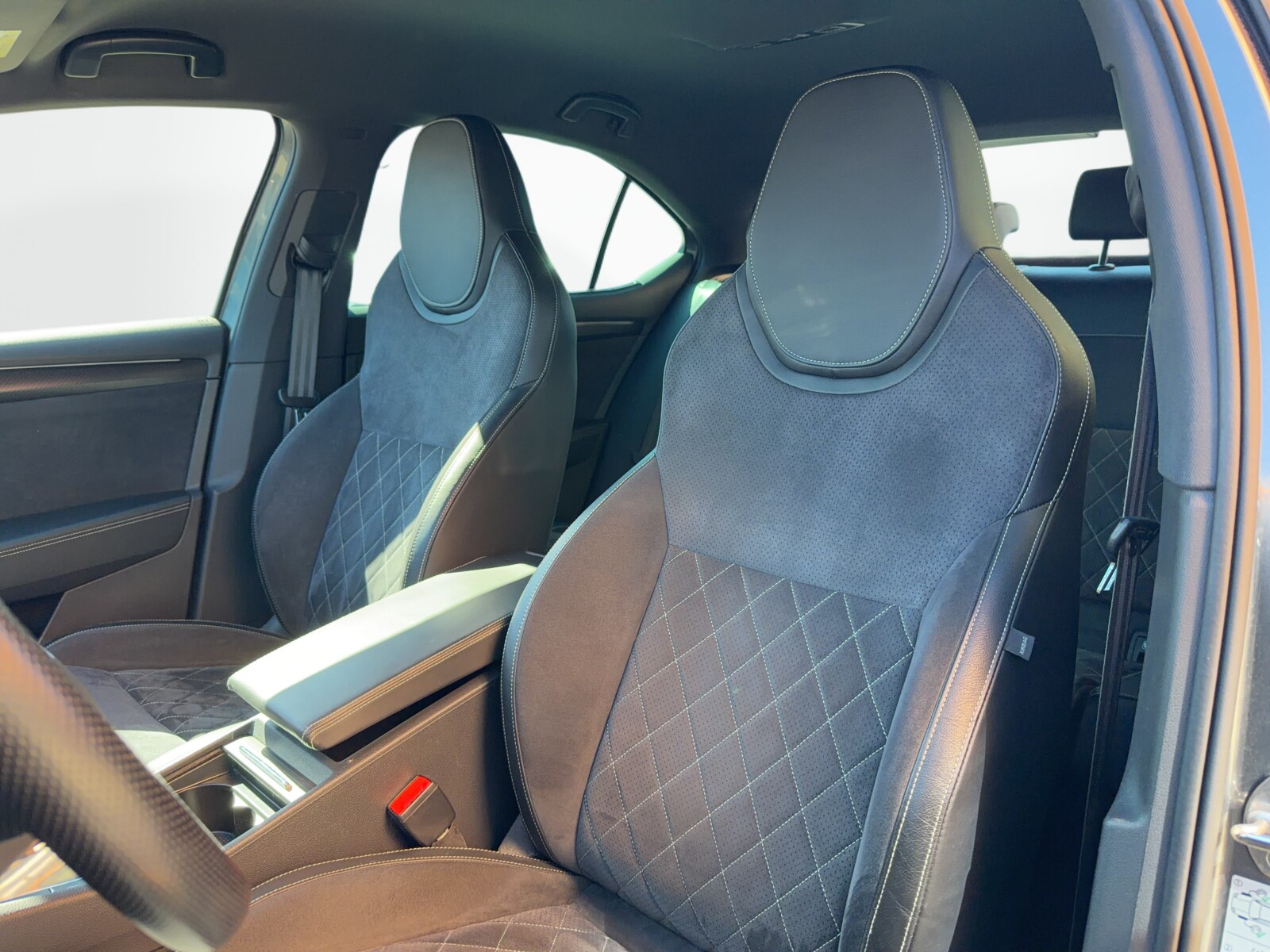 Škoda Superb - zdjęcie 11