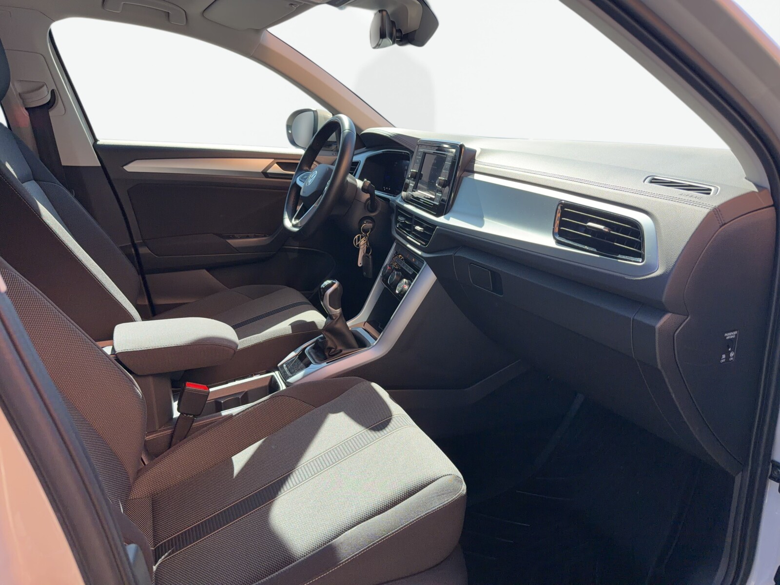 Volkswagen T-Roc - zdjęcie 29