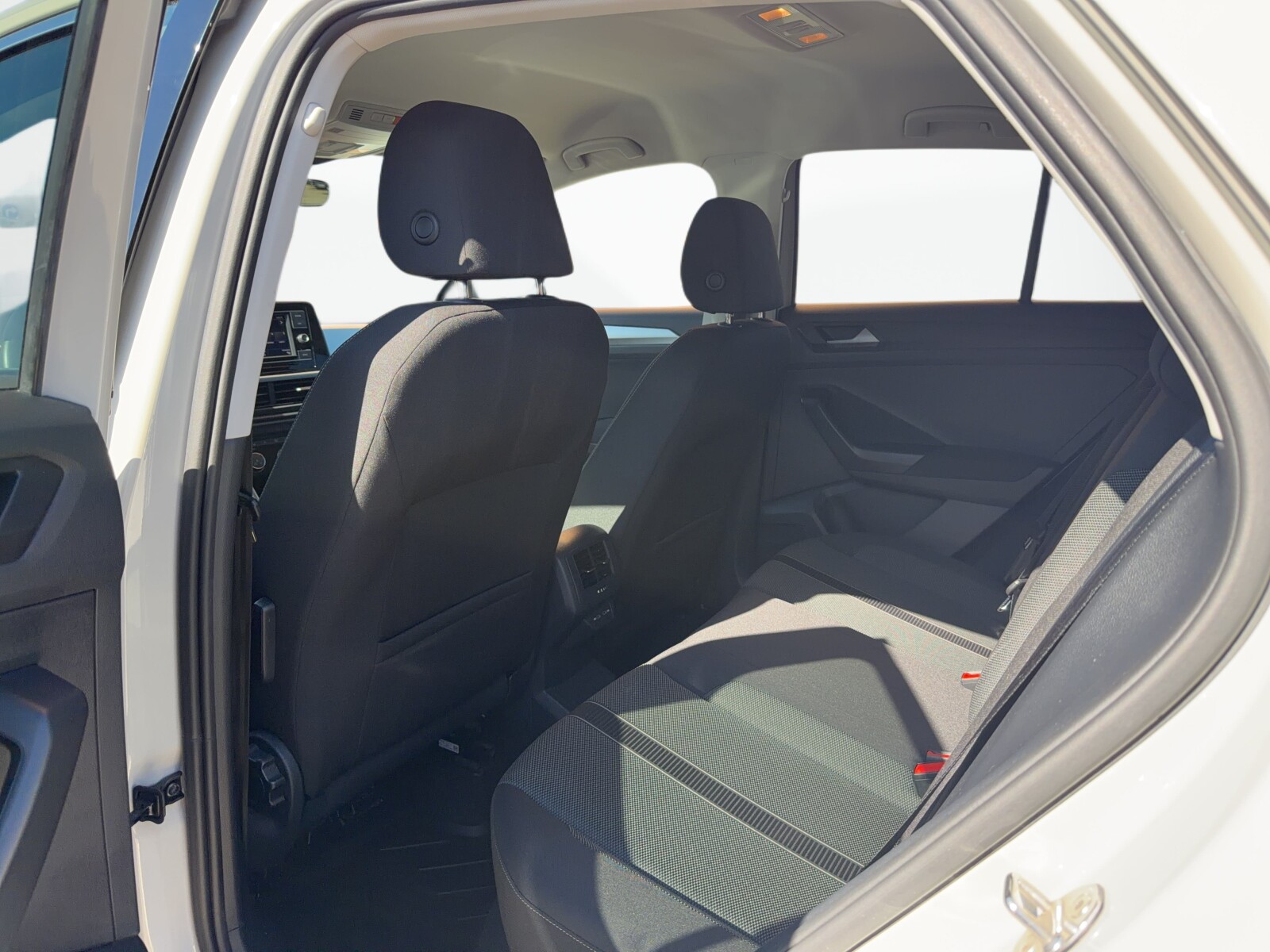 Volkswagen T-Roc - zdjęcie 26