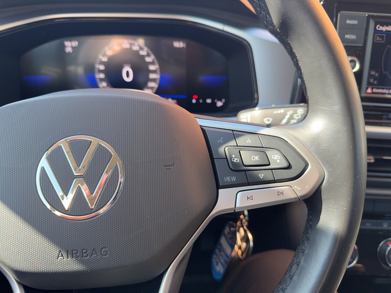Volkswagen T-Roc - zdjęcie 15