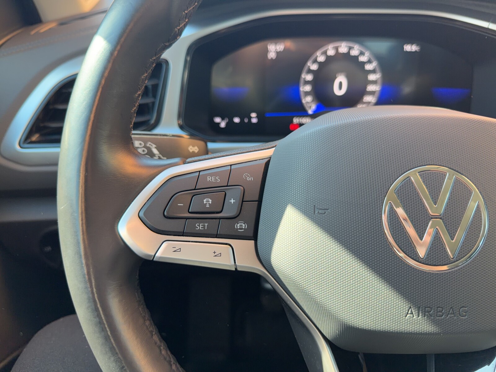 Volkswagen T-Roc - zdjęcie 14
