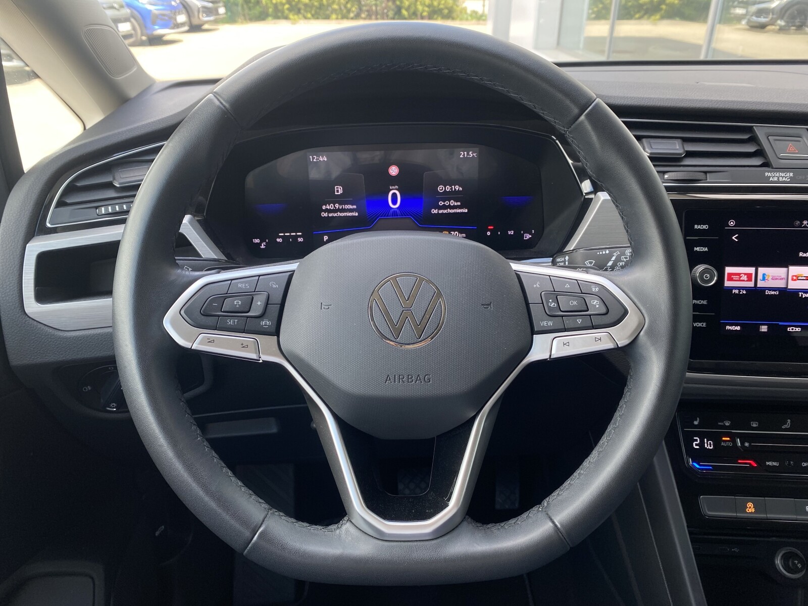 Volkswagen Touran - zdjęcie 12