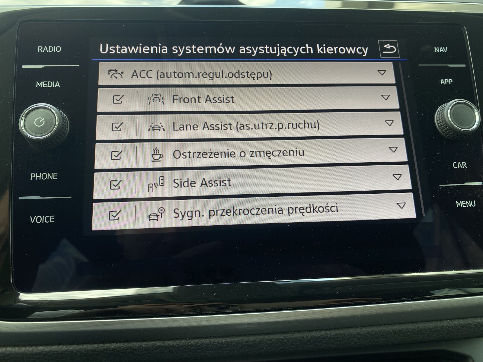 Volkswagen Touran - zdjęcie 21