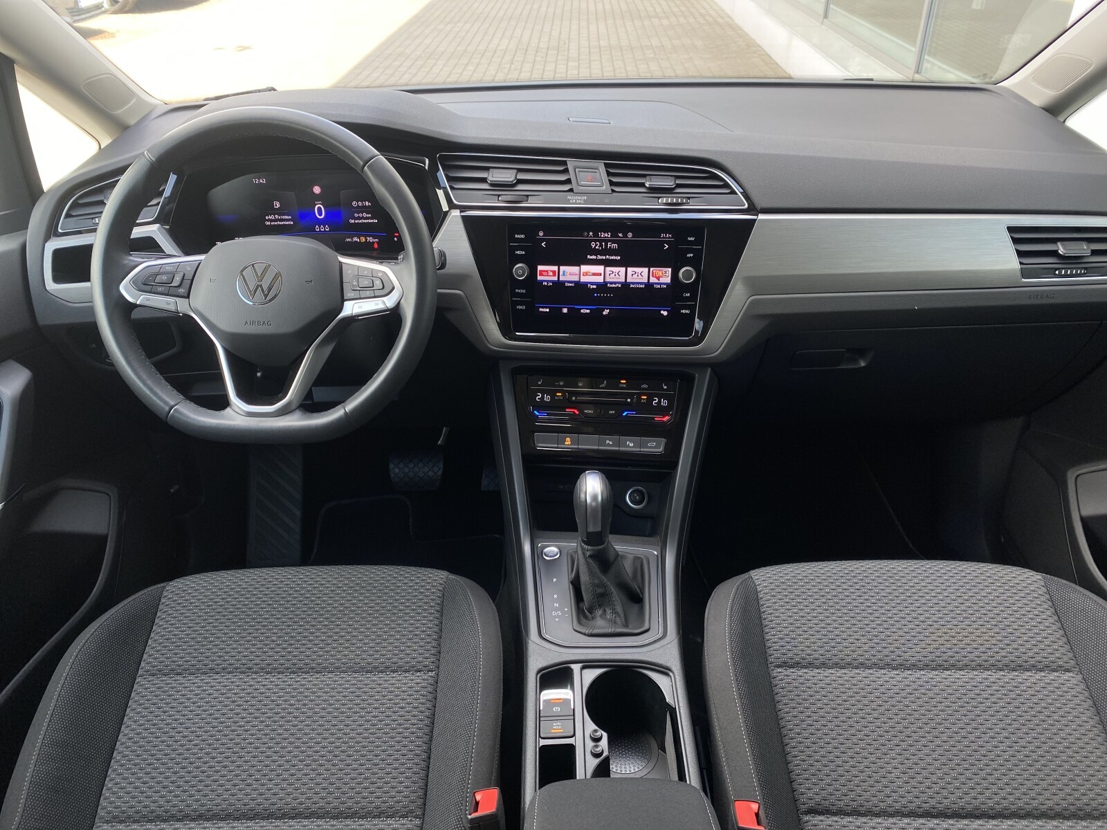 Volkswagen Touran - zdjęcie 11