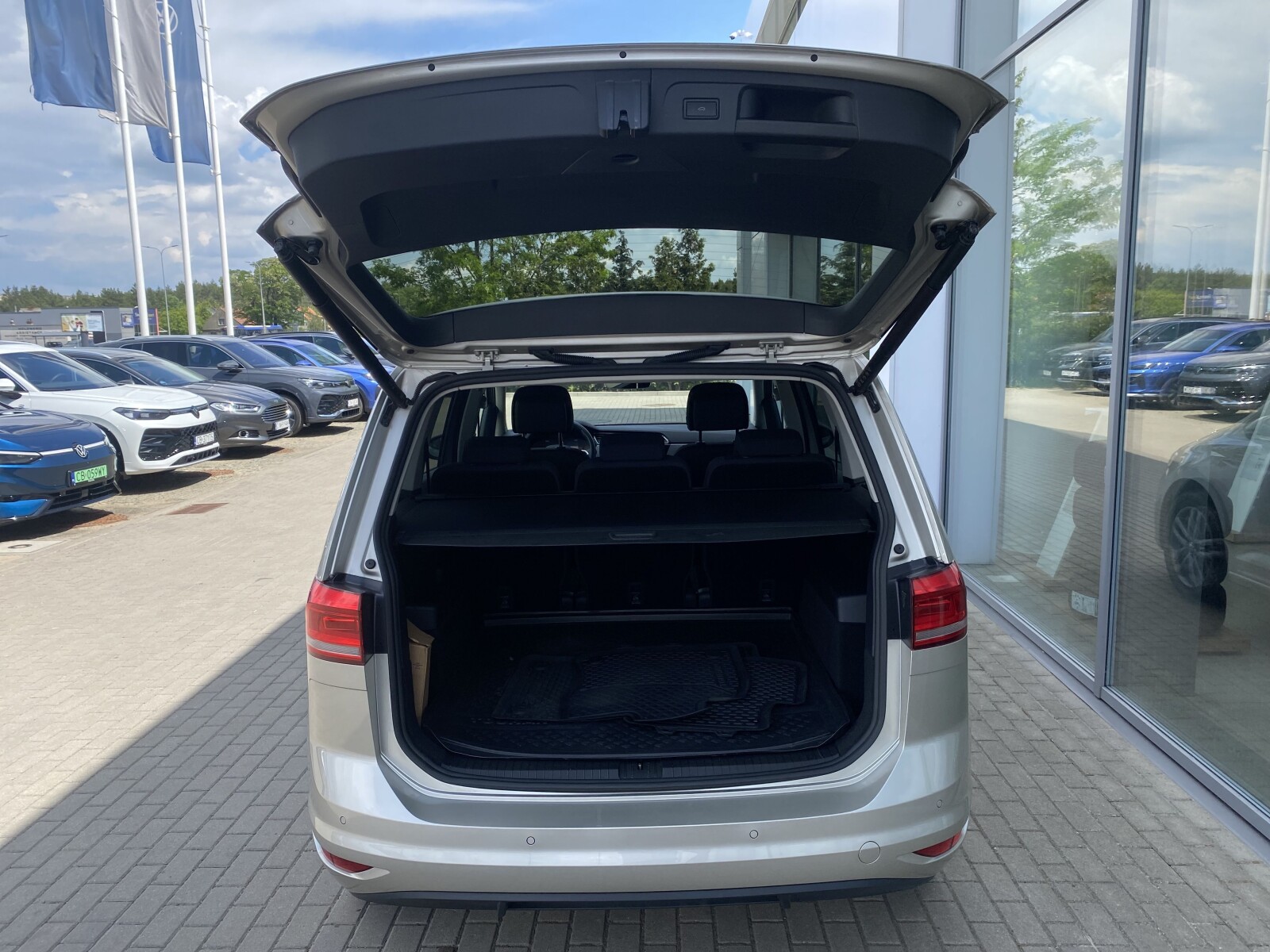 Volkswagen Touran - zdjęcie 29