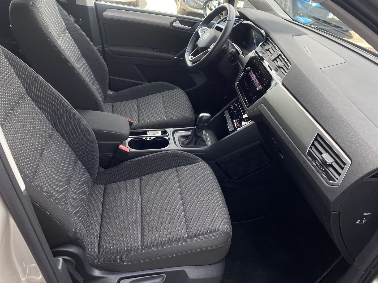 Volkswagen Touran - zdjęcie 28