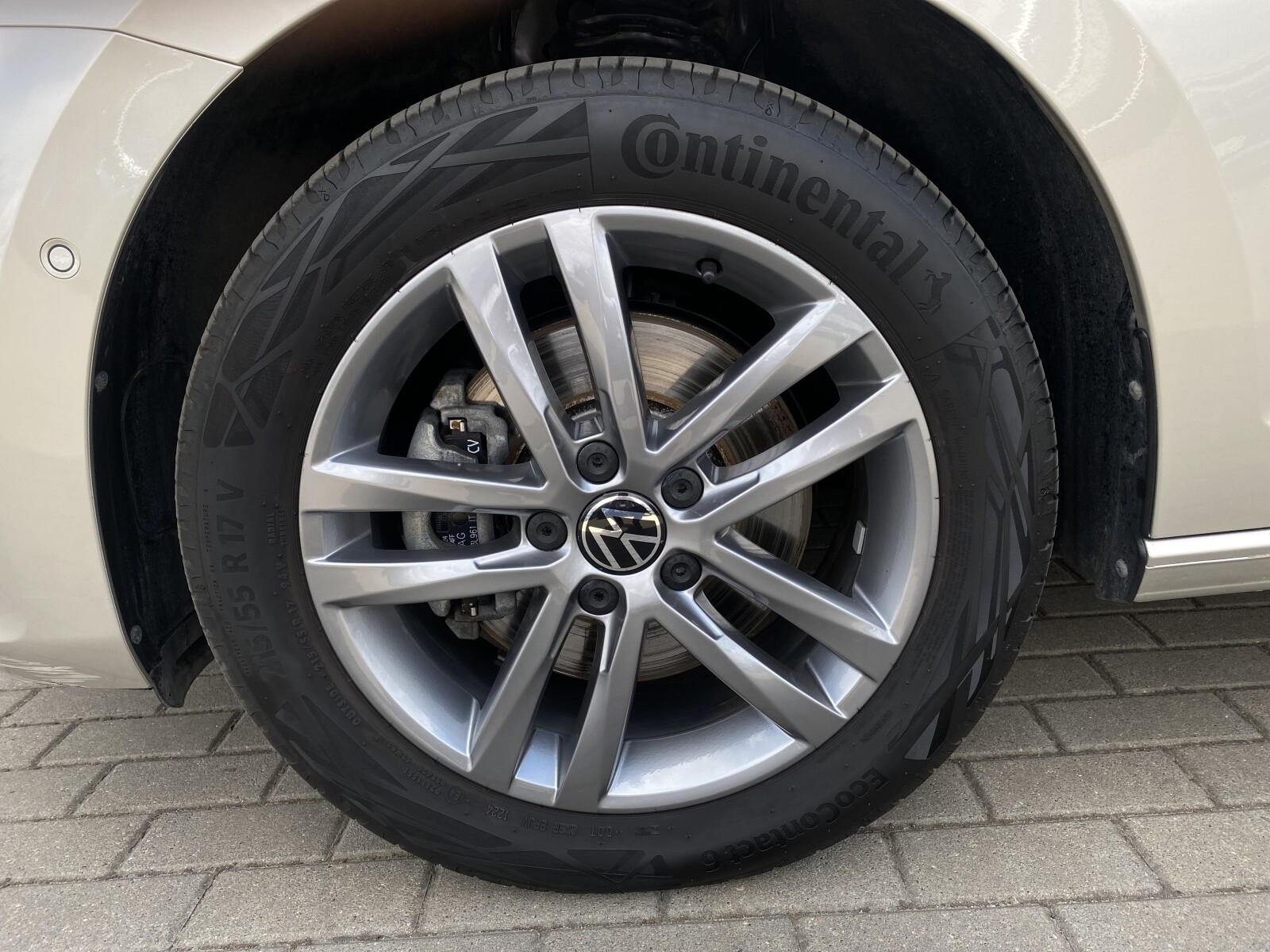 Volkswagen Touran - zdjęcie 33