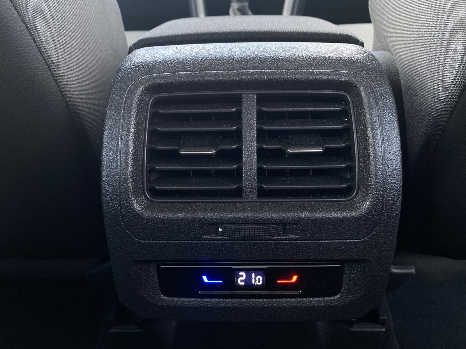 Volkswagen Touran - zdjęcie 25