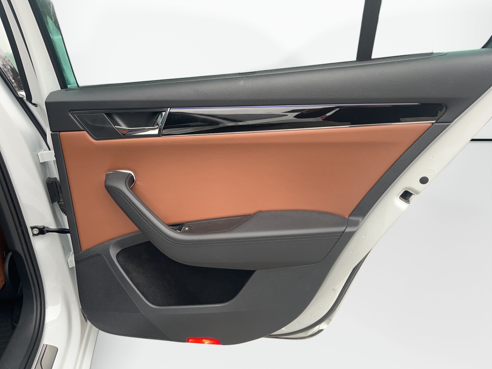 Škoda Superb Combi - zdjęcie 15