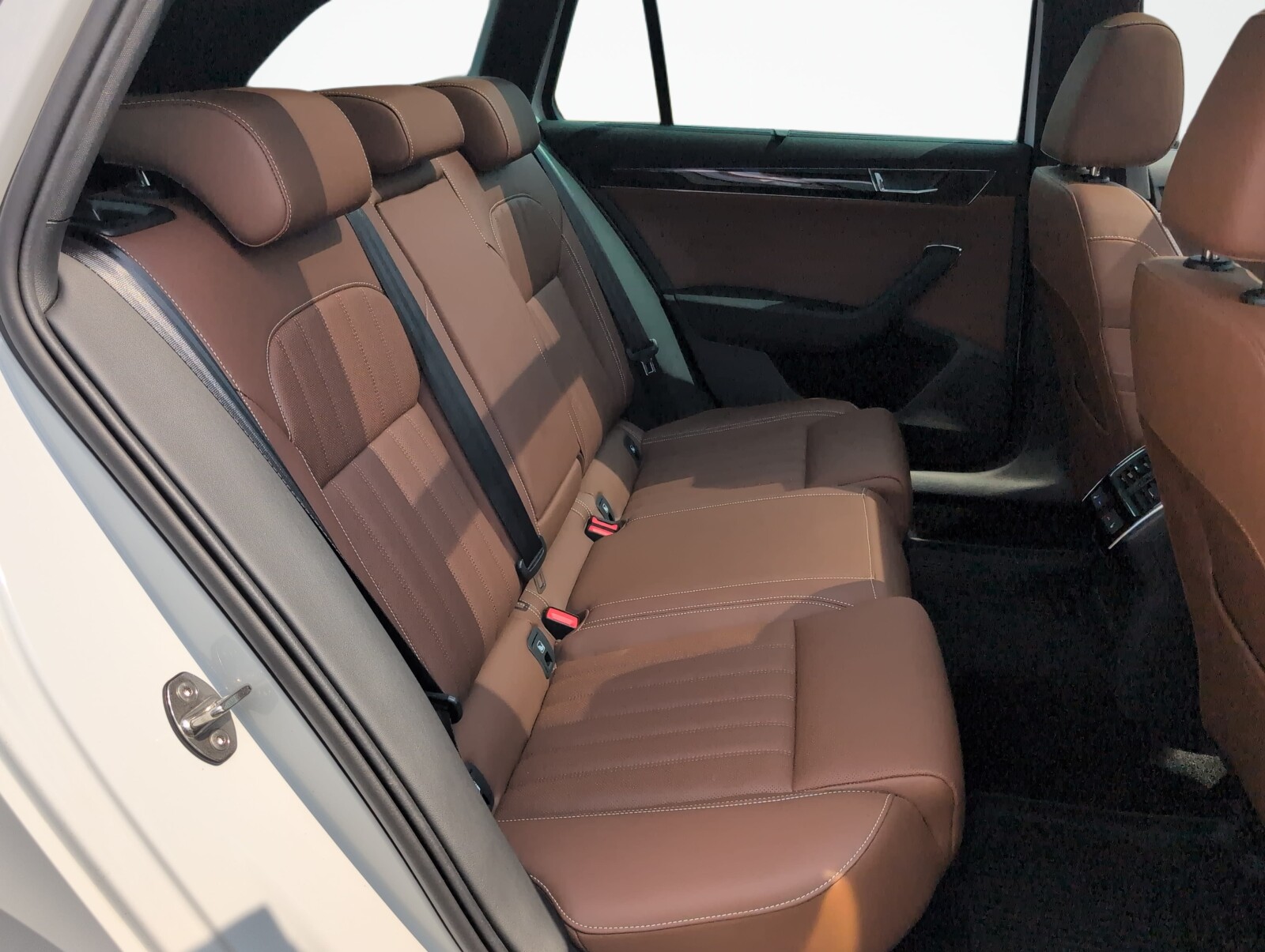 Škoda Superb Combi - zdjęcie 12