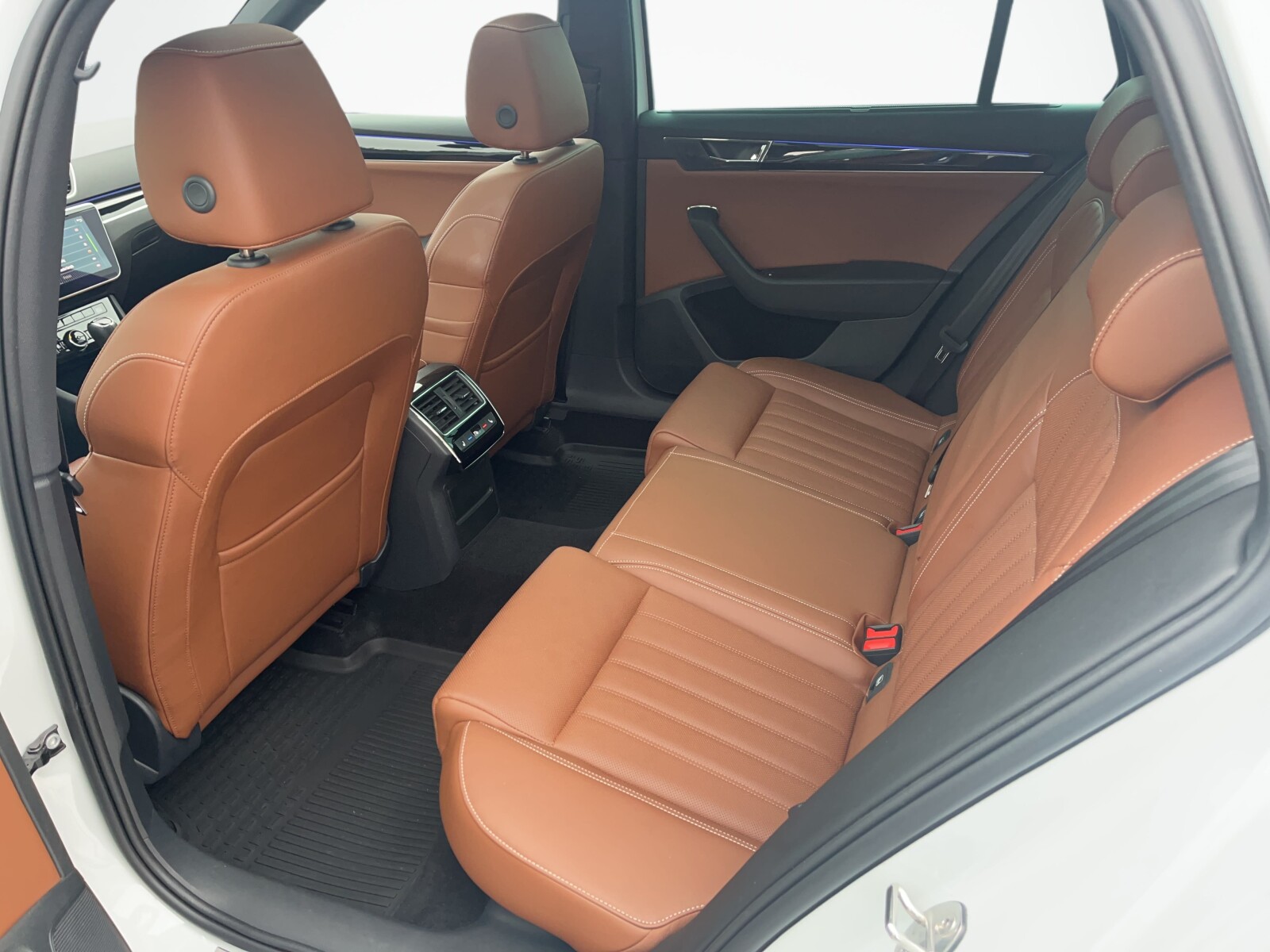 Škoda Superb Combi - zdjęcie 11