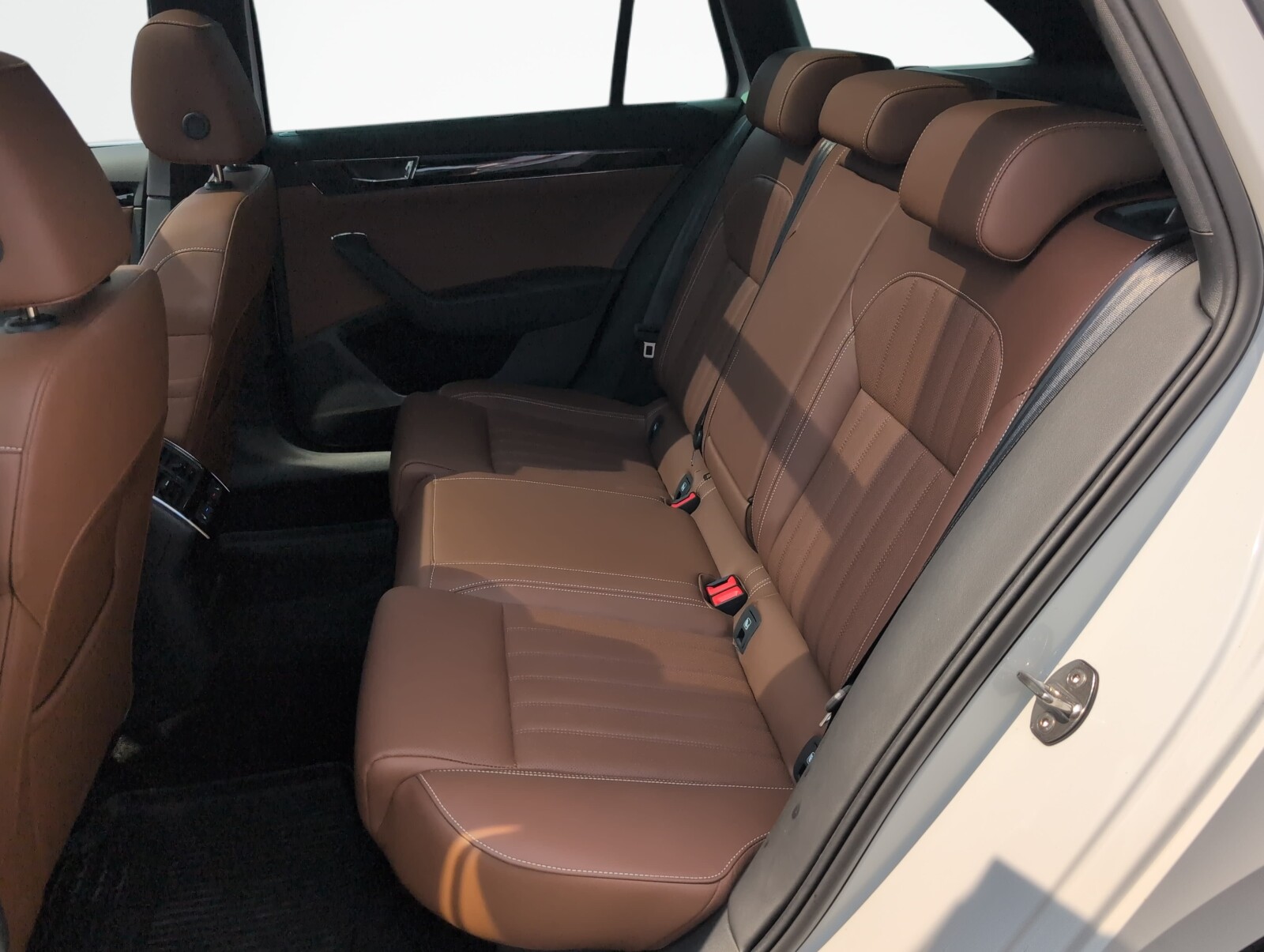 Škoda Superb Combi - zdjęcie 11