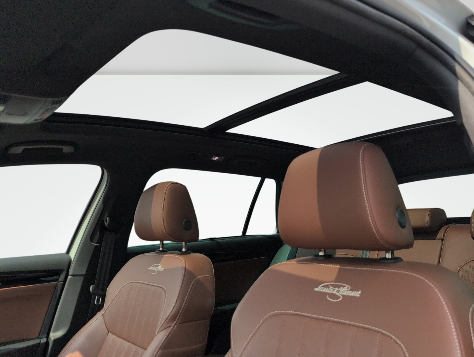 Škoda Superb Combi - zdjęcie 19