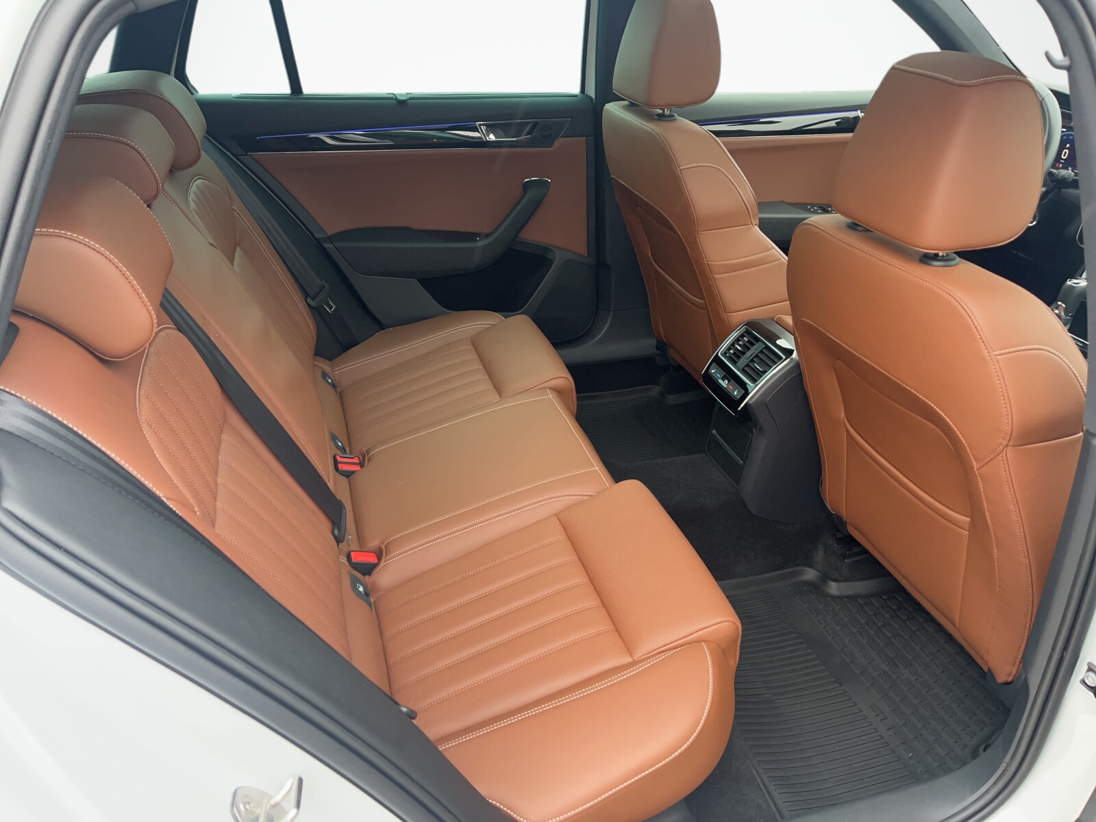 Škoda Superb Combi - zdjęcie 12
