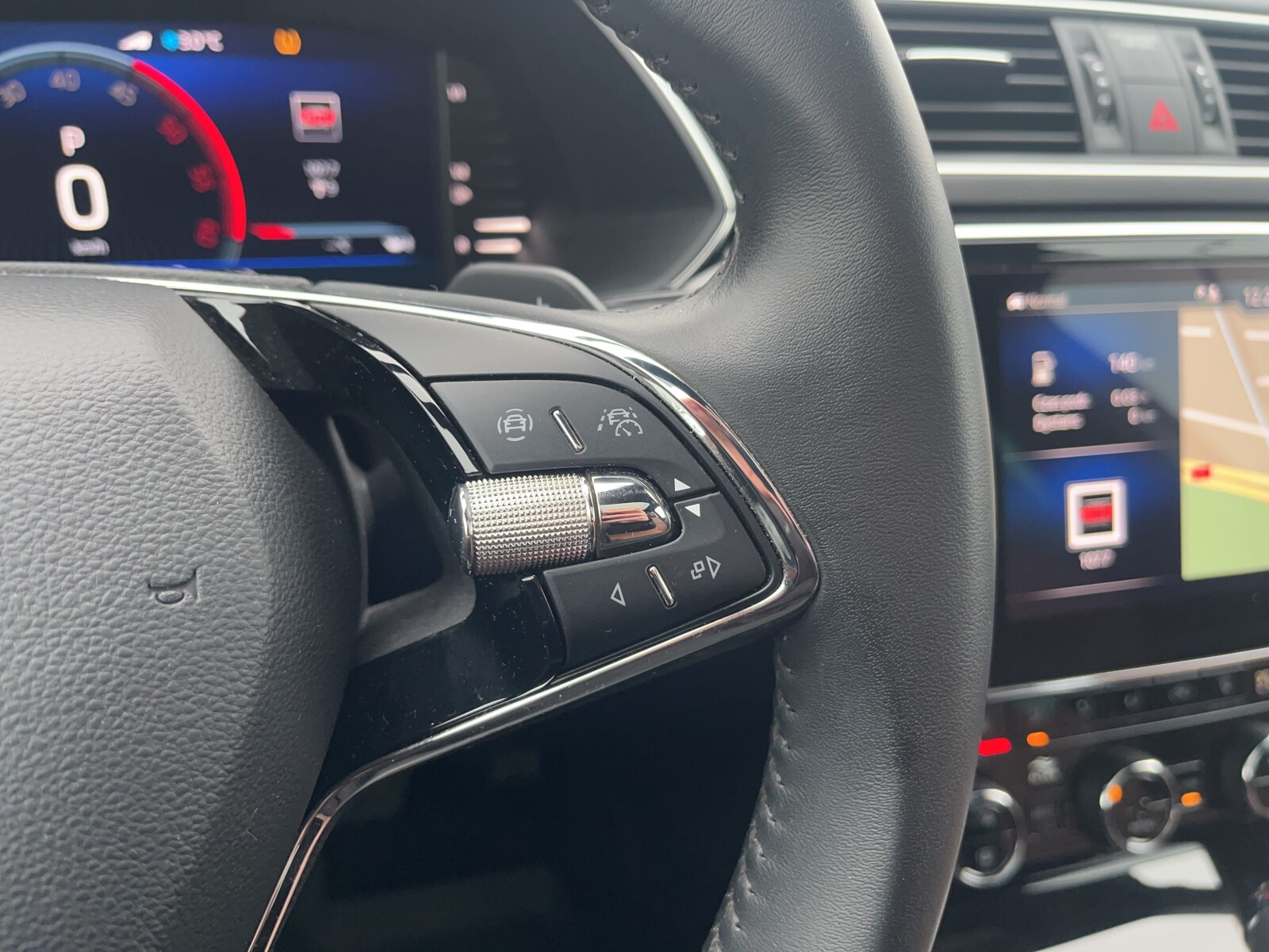 Škoda Superb Combi - zdjęcie 25