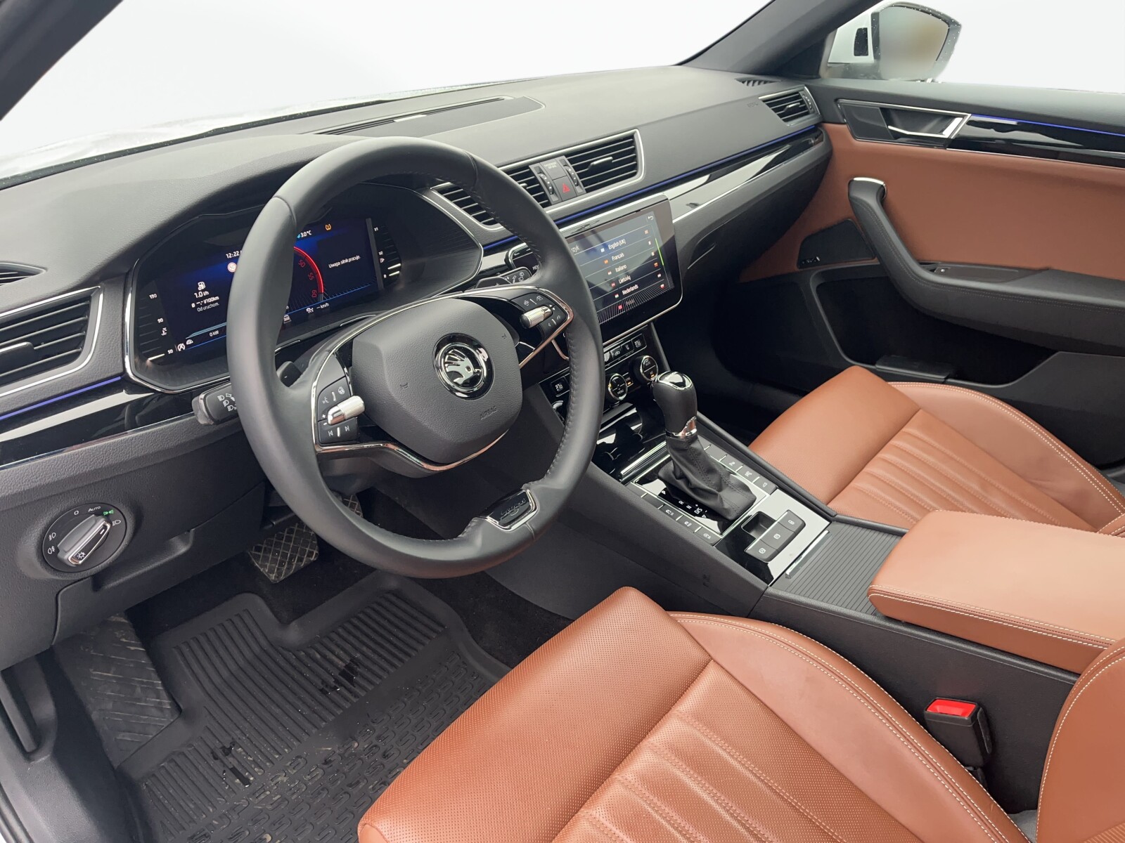Škoda Superb Combi - zdjęcie 22