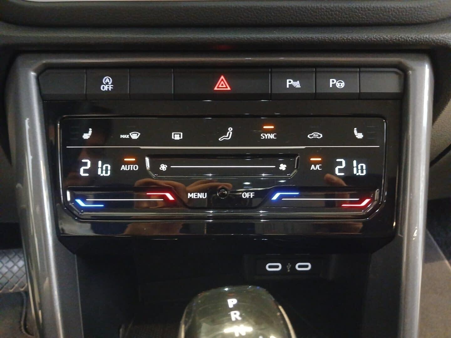 Volkswagen T-Roc - zdjęcie 15