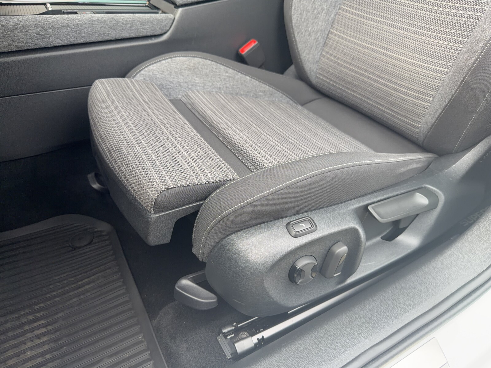 Škoda Superb - zdjęcie 13