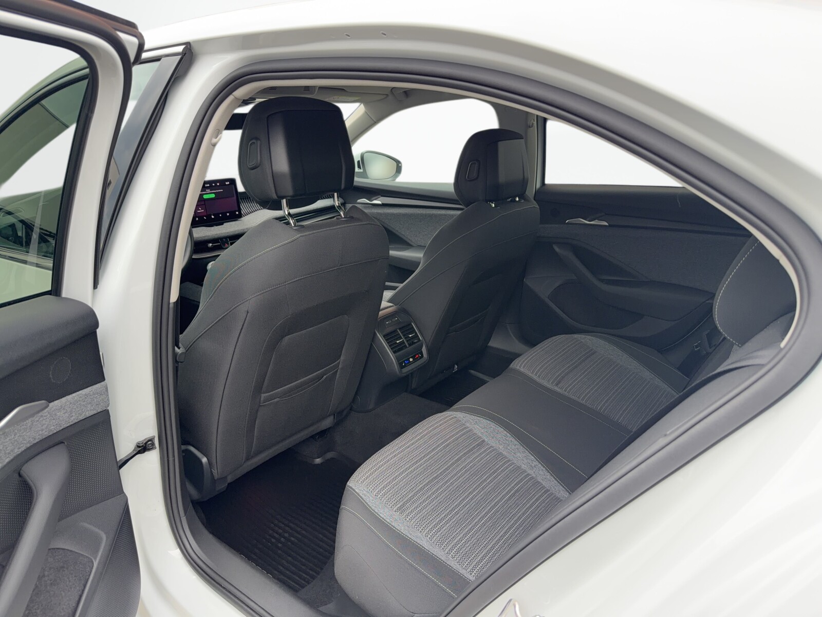 Škoda Superb - zdjęcie 34