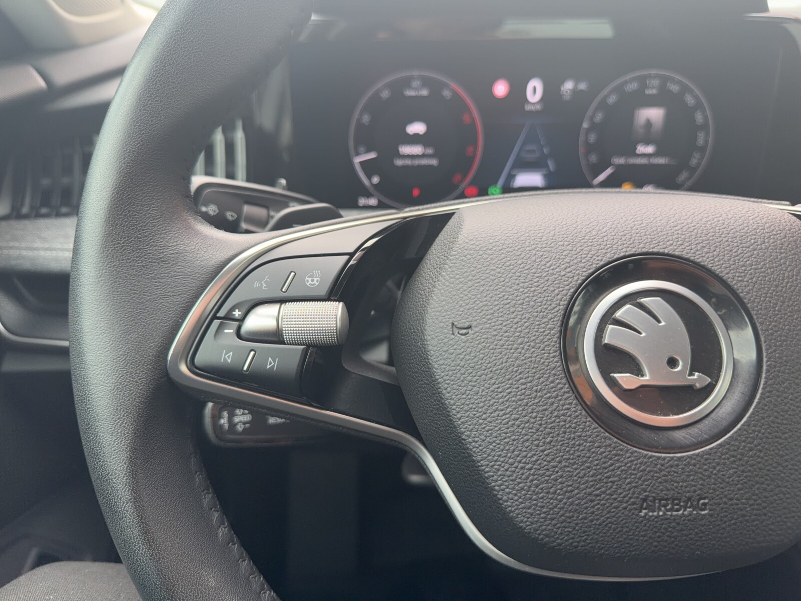 Škoda Superb - zdjęcie 17