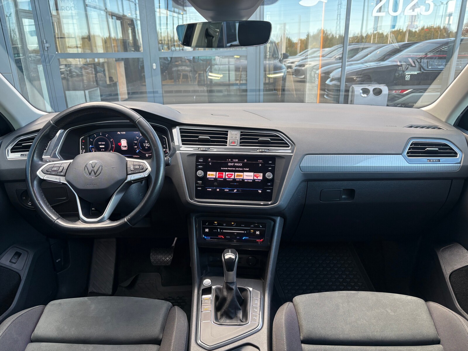Volkswagen Tiguan - zdjęcie 9