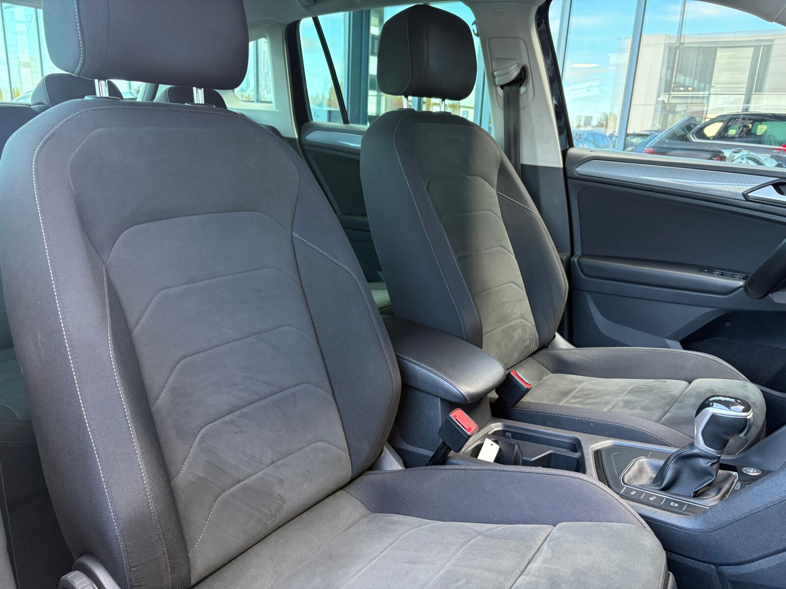 Volkswagen Tiguan - zdjęcie 17