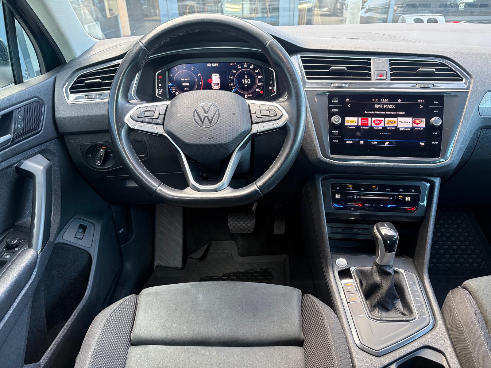 Volkswagen Tiguan - zdjęcie 10