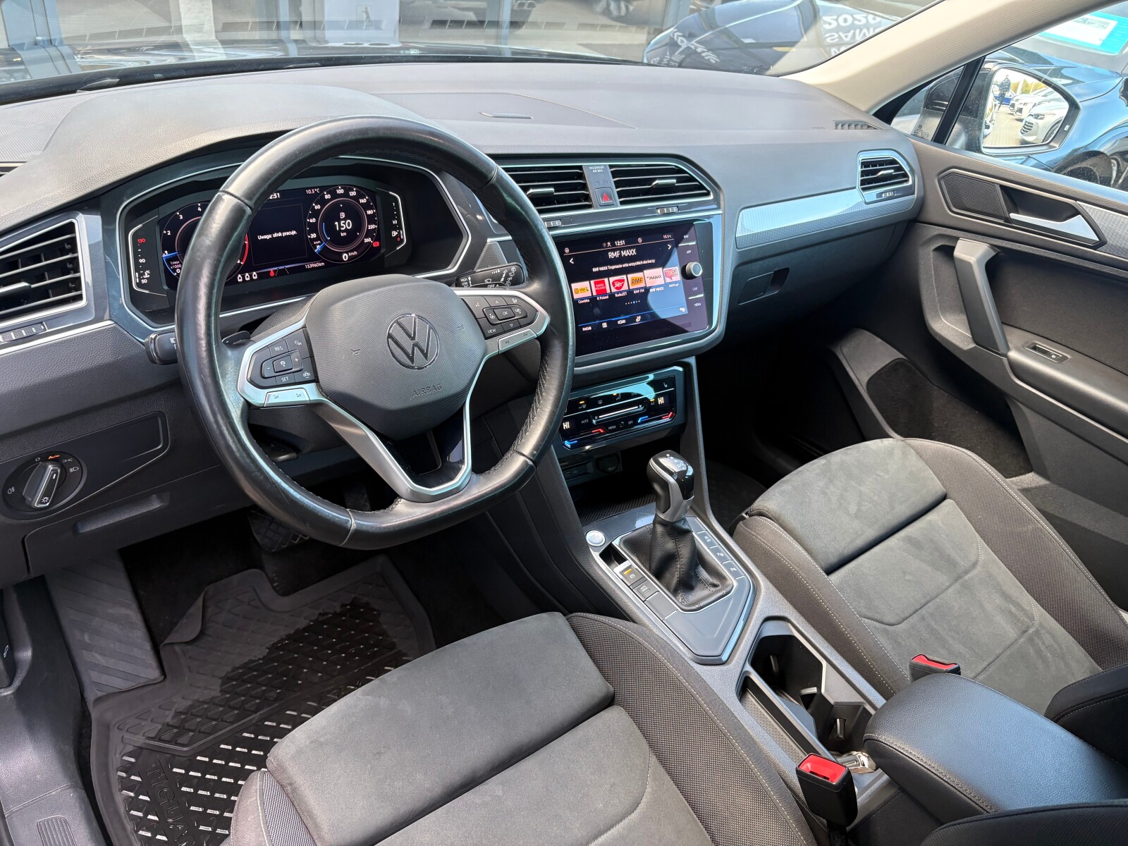 Volkswagen Tiguan - zdjęcie 11