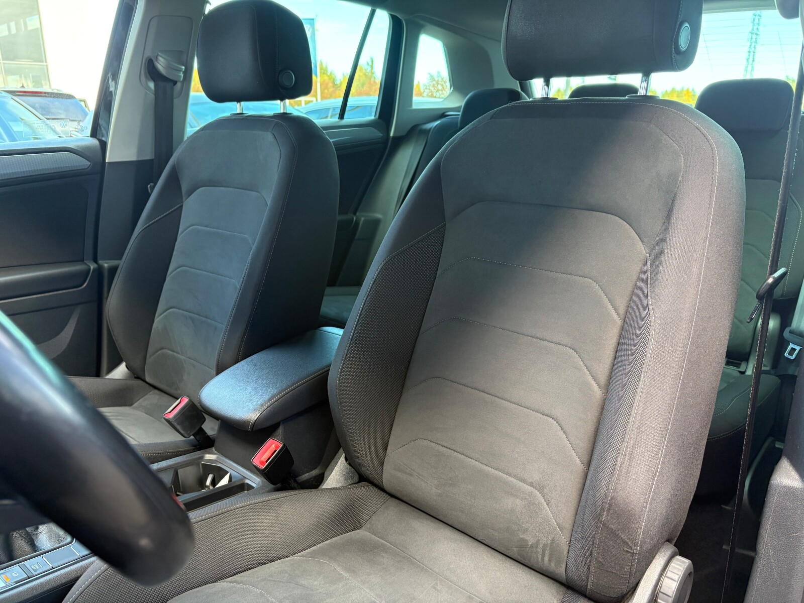 Volkswagen Tiguan - zdjęcie 12