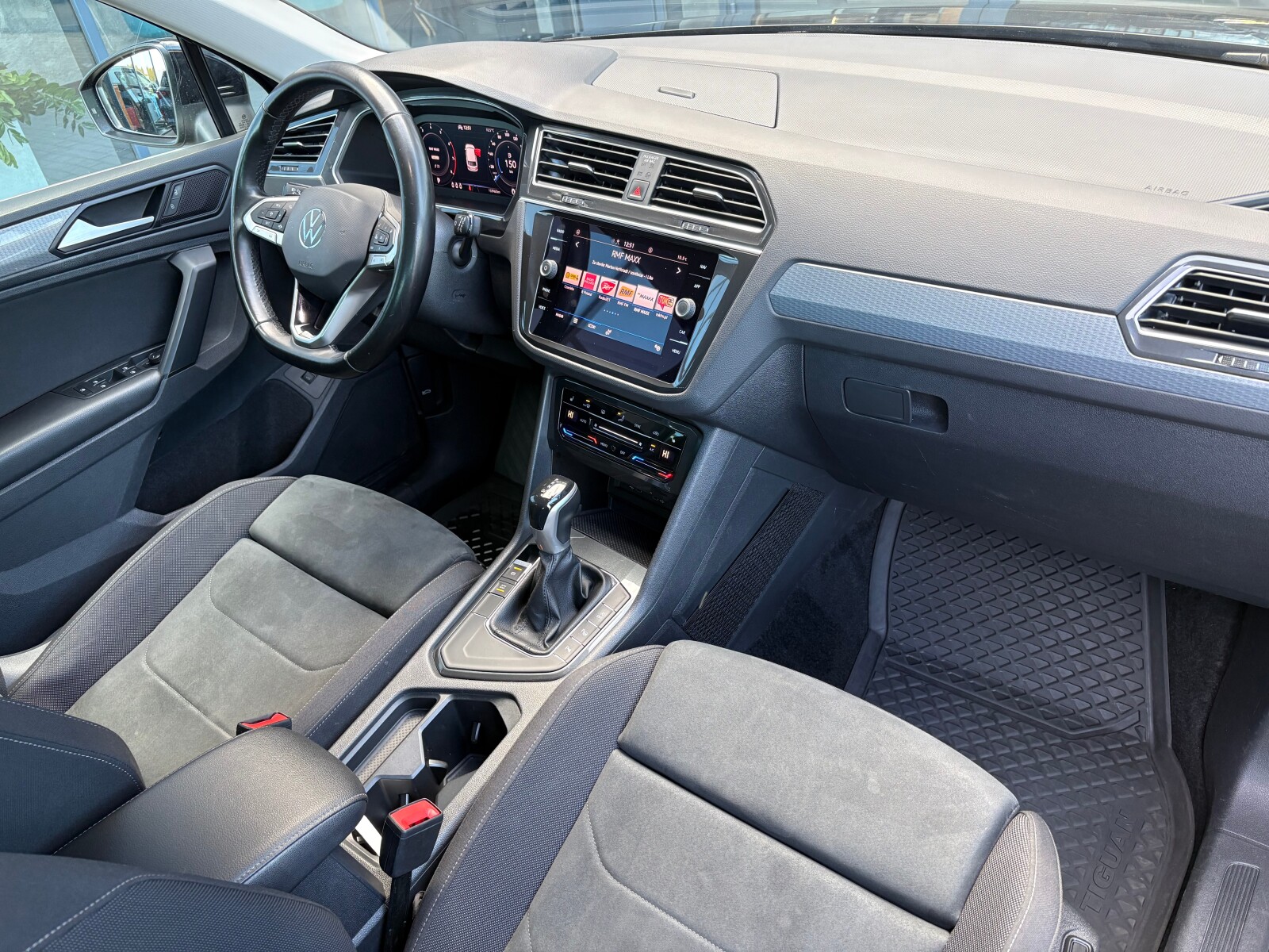 Volkswagen Tiguan - zdjęcie 16