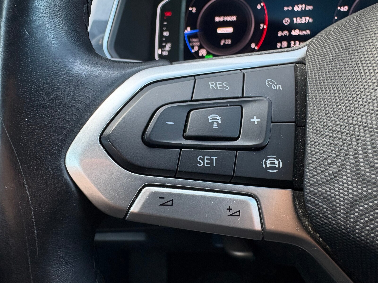 Volkswagen Tiguan - zdjęcie 23