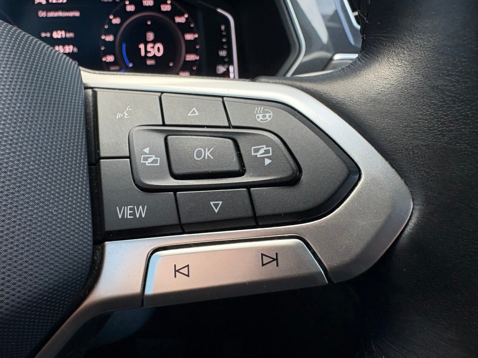 Volkswagen Tiguan - zdjęcie 24