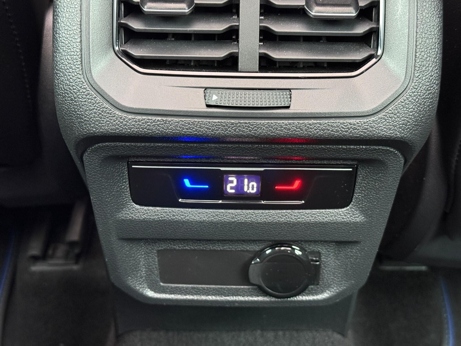 Volkswagen Tiguan - zdjęcie 18