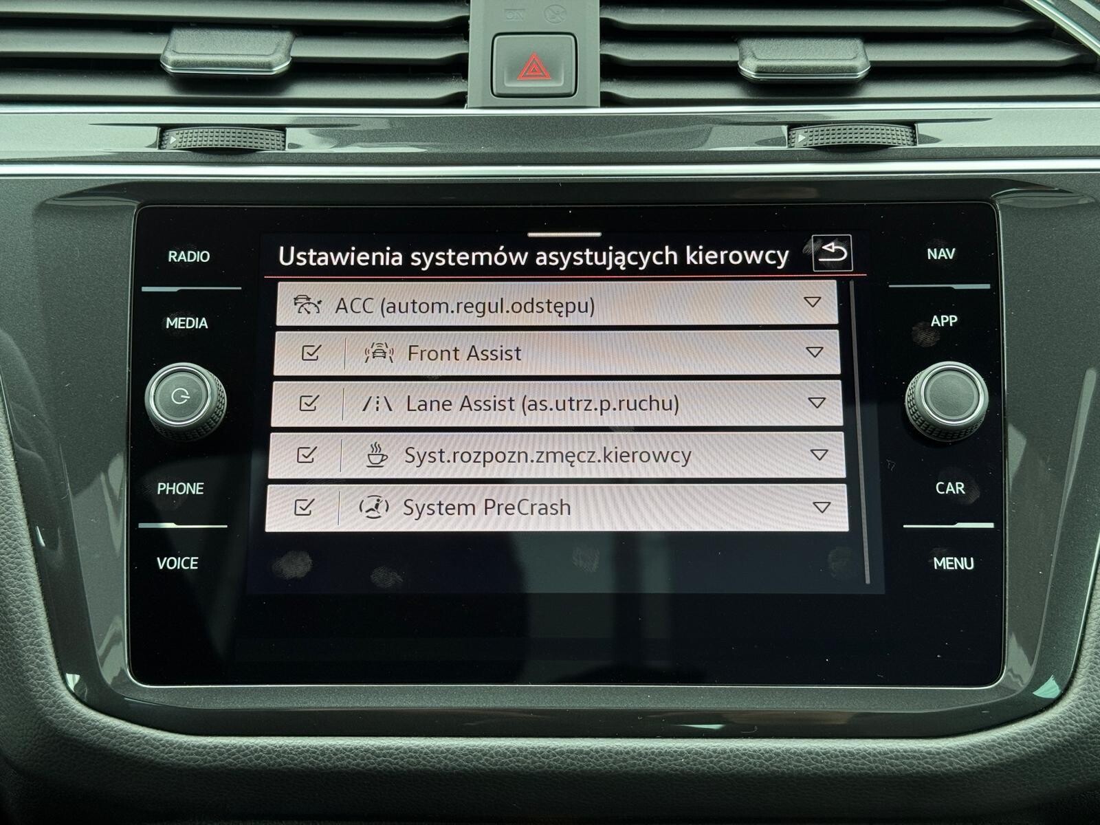 Volkswagen Tiguan - zdjęcie 29