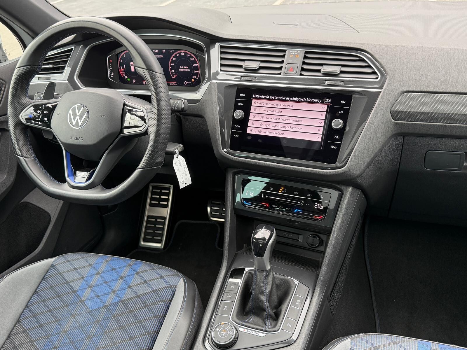 Volkswagen Tiguan - zdjęcie 12