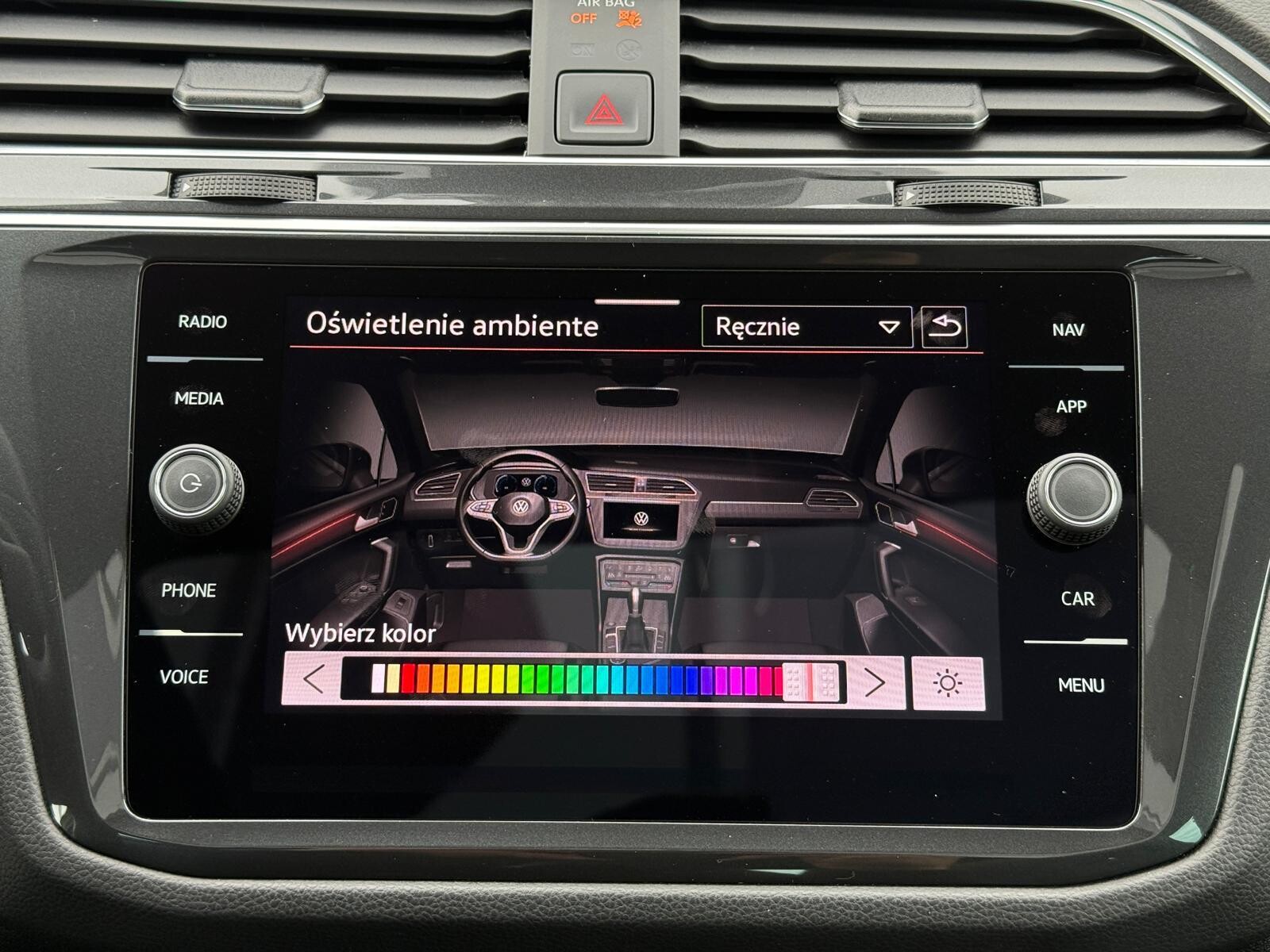 Volkswagen Tiguan - zdjęcie 27