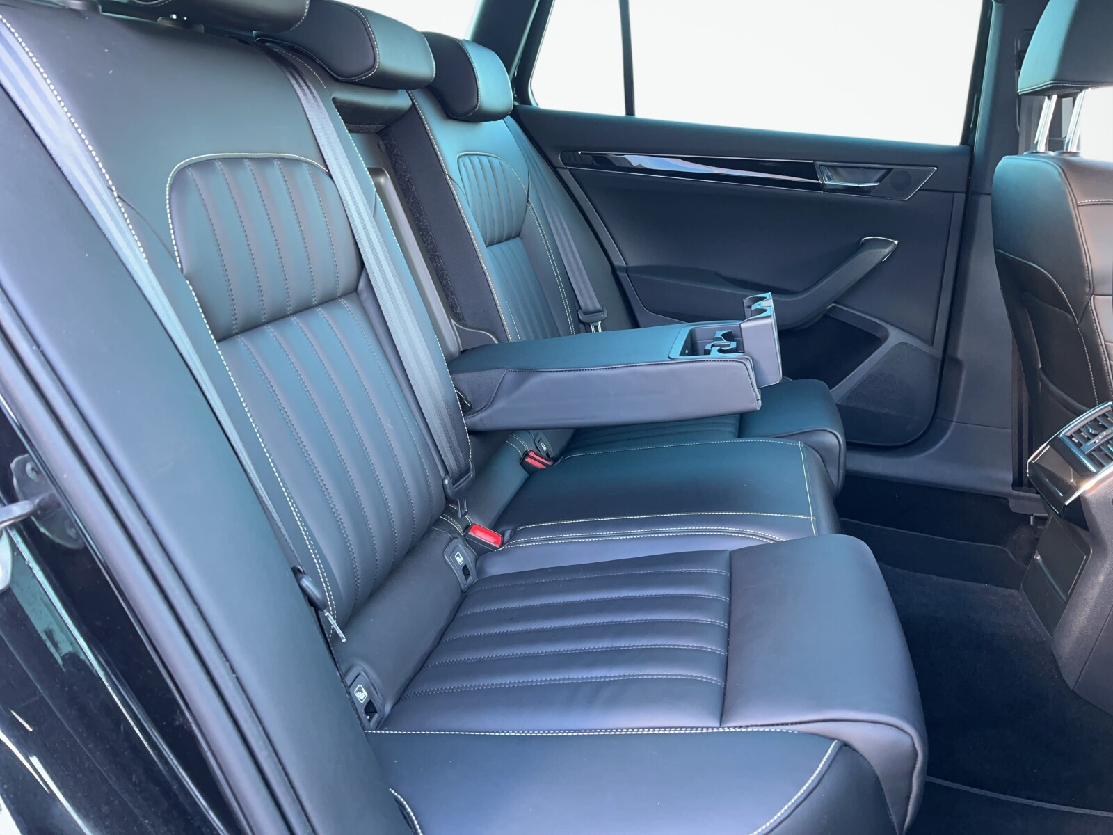 Škoda Superb Combi - zdjęcie 18