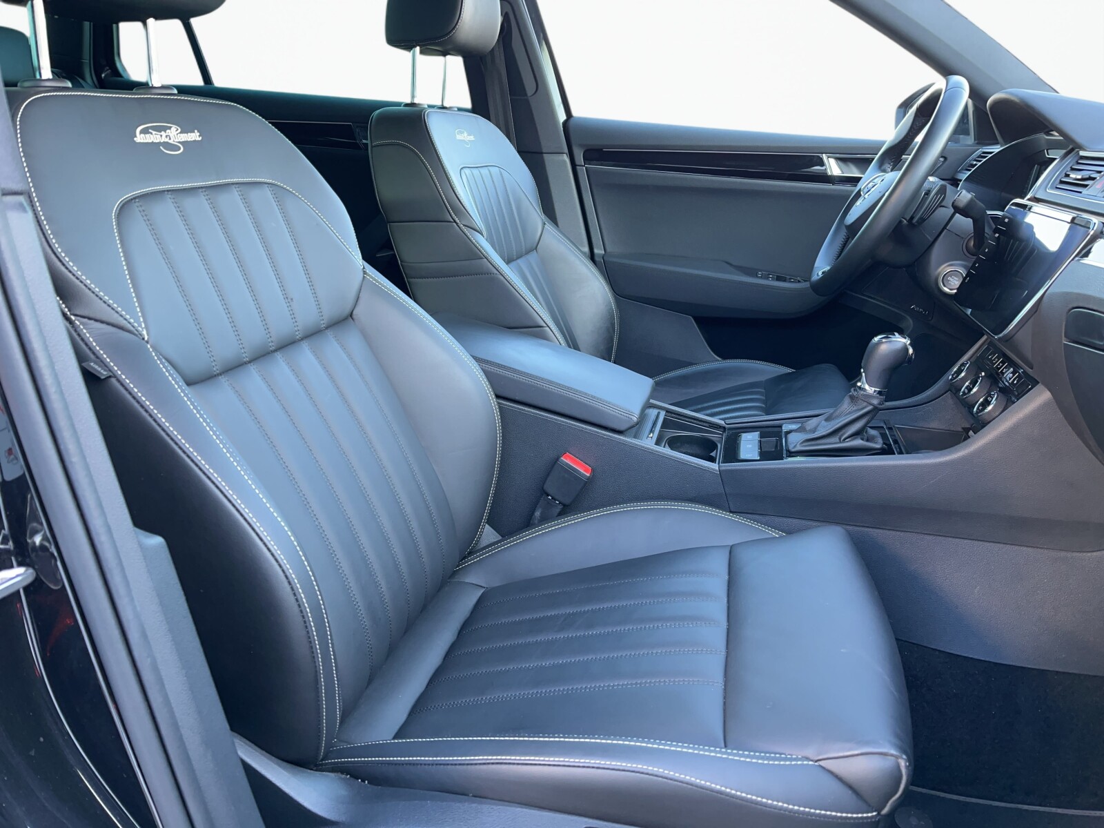 Škoda Superb Combi - zdjęcie 21