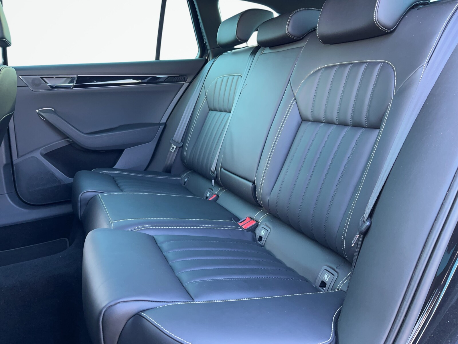 Škoda Superb Combi - zdjęcie 14